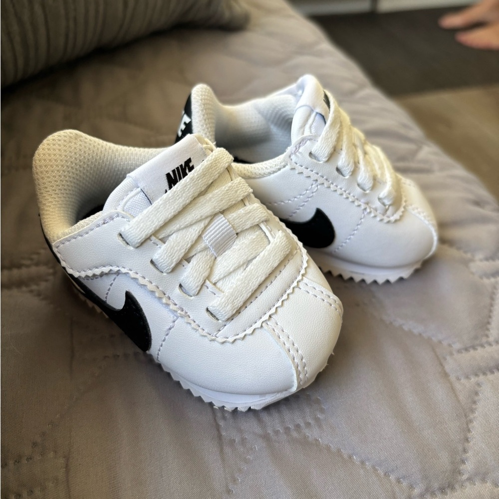 Nike Kids White and Black Baby Sneakers